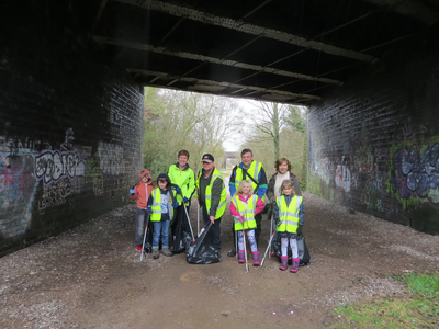 Litter pickers including Cllrs Keeling and Sandison - Great Central Way - 28 March